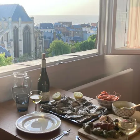 Very Center, Sea View - Private Parking Apartment