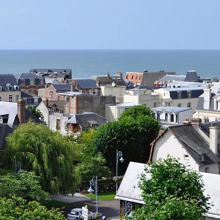 Very Center, Sea View - Private Parking Apartment